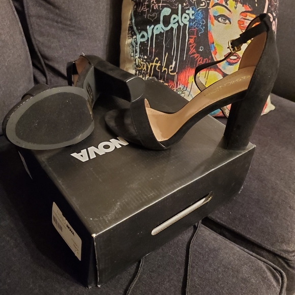 Heels - Picture 2 of 3